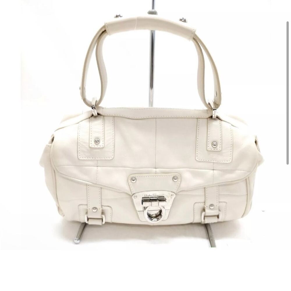 Salvatore Ferragamo cream leather handbag - Picture 3 of 13